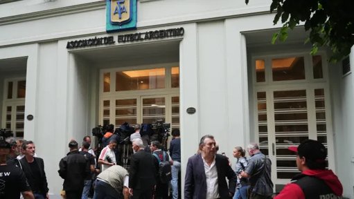Justicia argentina allana la AFA y 17 clubes por presunto lavado de dinero
