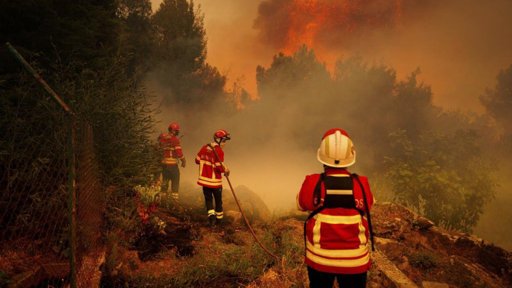 Incêndio na Póvoa de Lanhoso mobiliza mais de 100 operacionais e meios aéreos