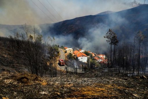 Governo Anuncia Pacote de Apoio para Habitações Destruídas pelos Incêndios