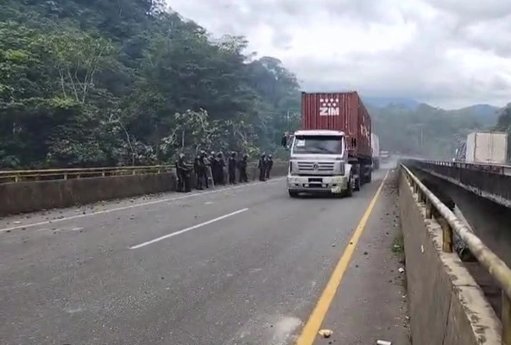 Bloqueos en la vía a Buenaventura generan crisis económica y social en la región