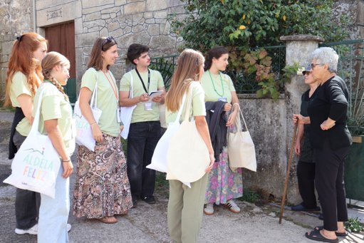 Projeto 'Aldeia Feliz': Futuros Médicos Levam Cuidados a Idosos Isolados em Monção