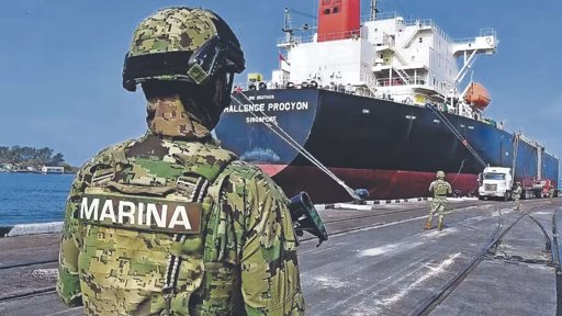 Revelan red de 30 agentes aduanales que controlaban el 'huachicol fiscal' en México