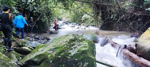 Tragedia en Santander: creciente súbita de quebrada arrastra vehículo y deja cinco muertos