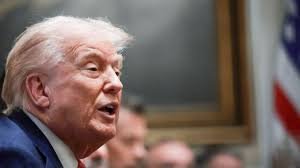 Trump escala guerra comercial: anuncia aranceles del 100% a China