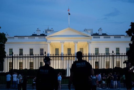 Trump Demuele el Ala Este de la Casa Blanca para Construir un Lujoso Salón de Baile