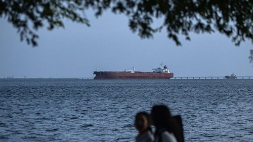 EUA impõem "bloqueio total" a petroleiros da Venezuela e sancionam família de Maduro