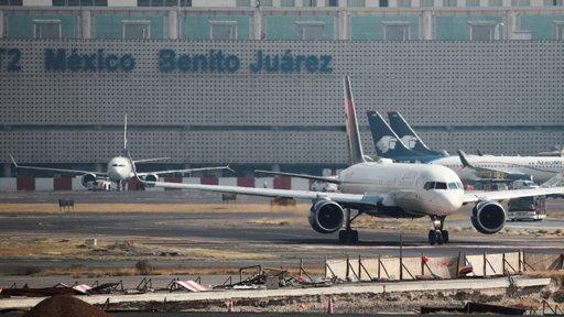 EE.
UU. cancela 13 rutas aéreas mexicanas; Sheinbaum rechaza la medida y exige respeto