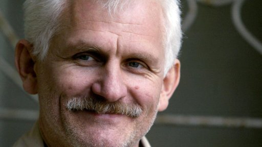 Bielorrusia libera presos políticos y Ucrania recibe a más de cien de ellos