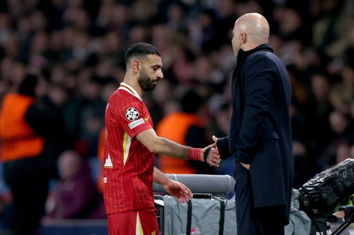 Crise no Liverpool: Mohamed Salah em conflito com treinador e afastado da equipa