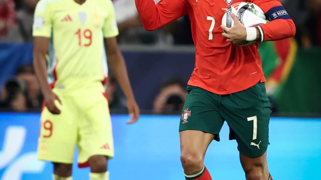 Lamine Yamal Inclui Cristiano Ronaldo no seu Onze Ideal de Sempre