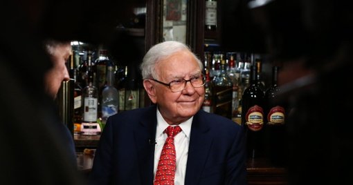 Berkshire Hathaway de Warren Buffett negocia la compra de una petroquímica por US$10.000 millones