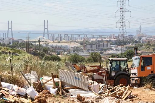 Tribunal suspende demolições no Bairro do Talude em Loures