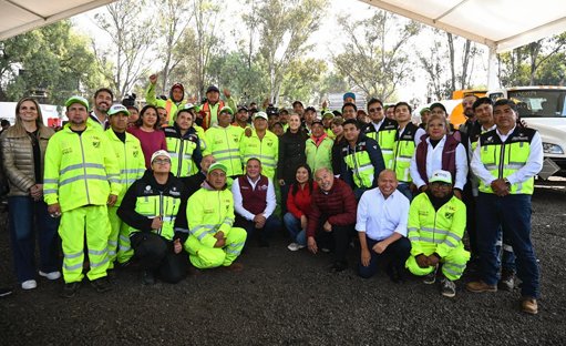 Gobierno federal completa entrega de 'trenes de pavimentación' en el oriente del Edomex