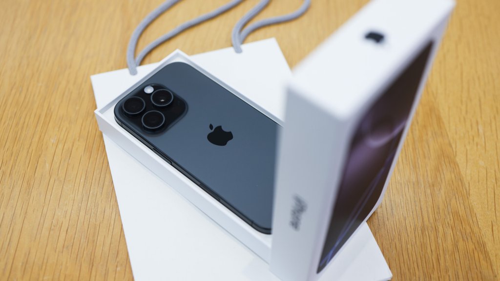 Apple atinge 3 mil milhões de iPhones vendidos e reforça aposta em IA