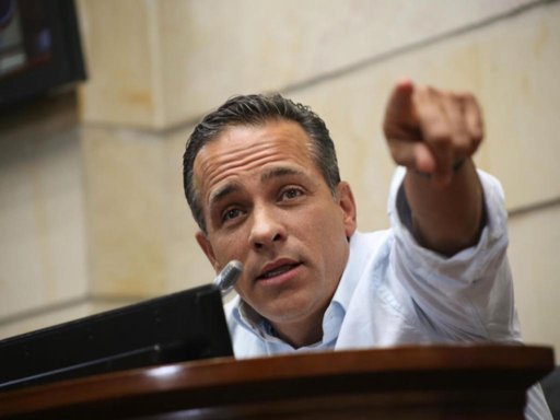 Corte Constitucional devuelve la curul al senador Alexander López Maya