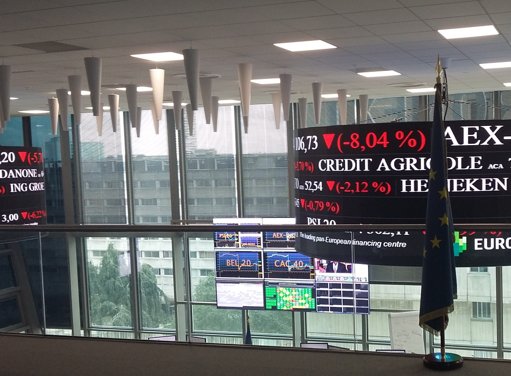 Le CAC 40 stagne, pris en étau entre les attentes de la Fed et les tensions locales