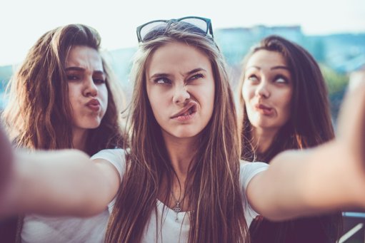 Le « Teensplaining » : quand les adolescents expliquent le monde à leurs parents
