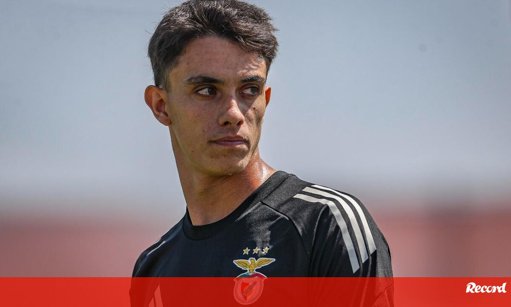 Gestão de Plantel no Benfica B com Despromoção de João Rego