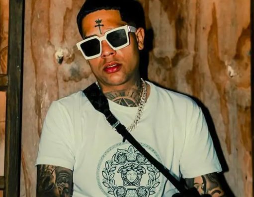 El cantante Almighty es detenido en Medellín tras altercado y niega los hechos en redes sociales