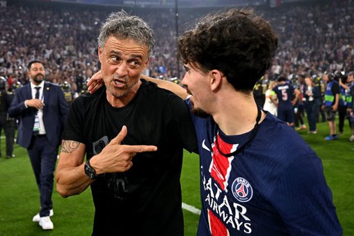 Vitinha brilha com 'hat-trick' histórico na vitória do PSG sobre o Tottenham