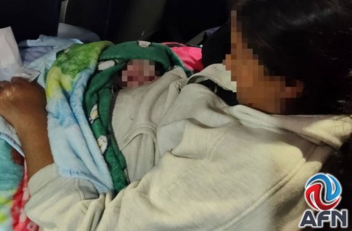 Policías de Tránsito de Ensenada asisten a mujer en trabajo de parto