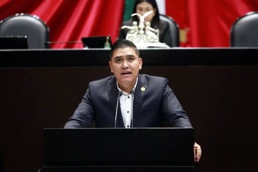 Proponen sancionar con cárcel la creación y difusión de memes y stickers no autorizados