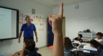 Aposentação de Docentes Abranda, mas Desafio Demográfico Mantém-se