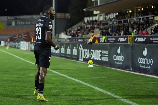 André Clóvis do Académico de Viseu Domina Prémios de Novembro na II Liga