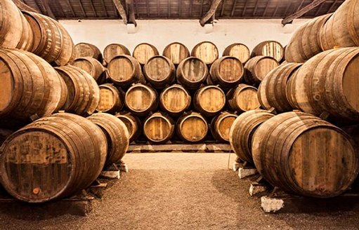 Guerra de aranceles golpea a la industria del whisky en EE.UU. y Escocia