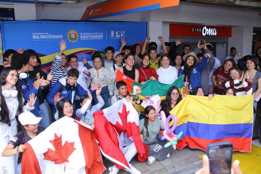 Programa de Bilingüismo de Santander Celebra el Regreso de Estudiantes desde Canadá