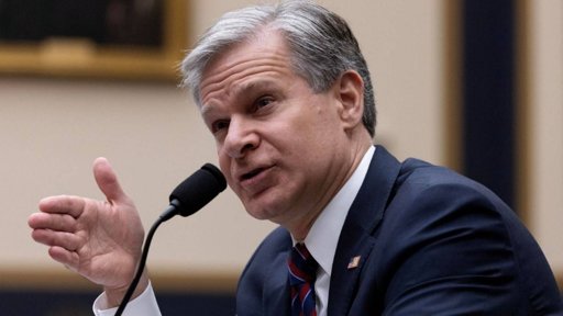 Trump acusa a exdirector del FBI Wray de infiltrar agentes en el asalto al Capitolio