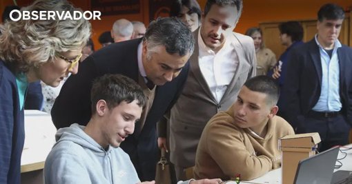 Governo Reconhece "Erro" na Desvalorização do Ensino Profissional e Defende Investimento