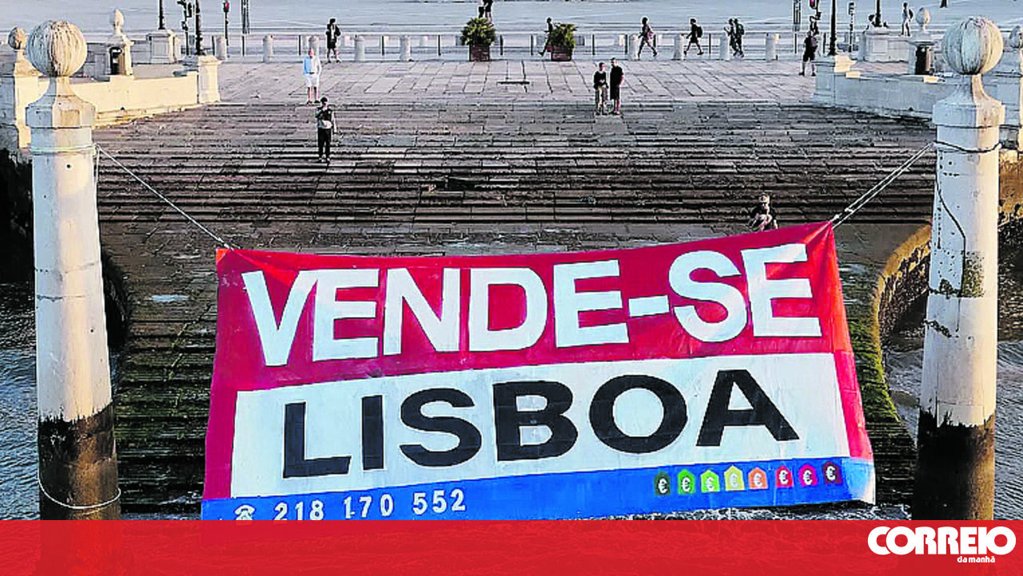 Instalação 'Vende-se Lisboa' de Bordalo II Critica Crise Imobiliária