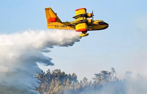 Autoridades instalam barreiras para proteger águas da contaminação pós-incêndios