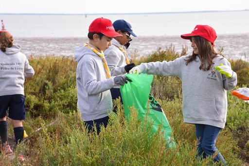 Escuteiros Mobilizam-se em Viana do Castelo para Ação de Limpeza e Literacia Azul