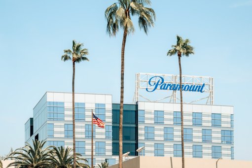 Fusión de Paramount y Skydance Provoca Despidos y Reestructuración