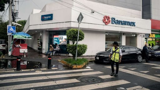 Fernando Chico Pardo avanza en la compra del 25% de Banamex