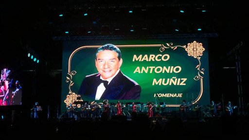 Homenaje a Marco Antonio Muñiz en las Fiestas de Octubre de Jalisco