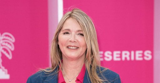 Hélène Rollès annule un concert en Belgique, suscitant l'inquiétude et la spéculation de ses fans