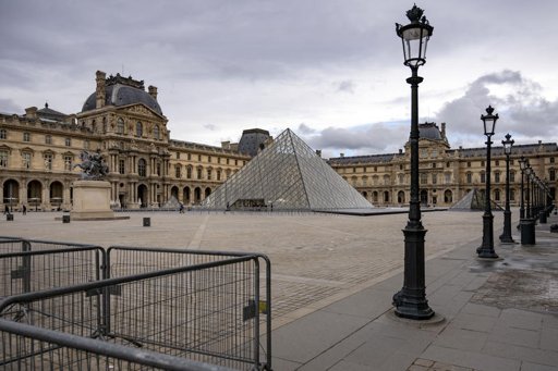 Cambriolage spectaculaire au Louvre : des joyaux de la Couronne dérobés en plein jour