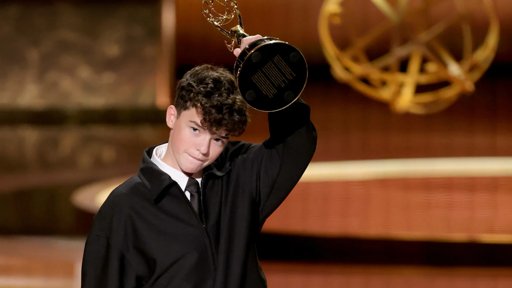 Emmy Awards 2025: "The Pitt", "Adolescência" e "The Studio" dominam a noite