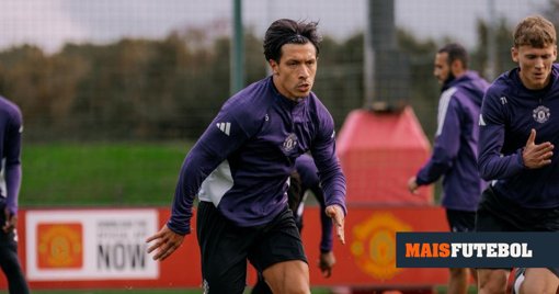 Lisandro Martínez regressa aos treinos do Manchester United após nove meses de paragem