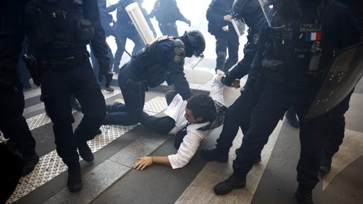 Crise política em França expõe tensões com regras orçamentais da UE