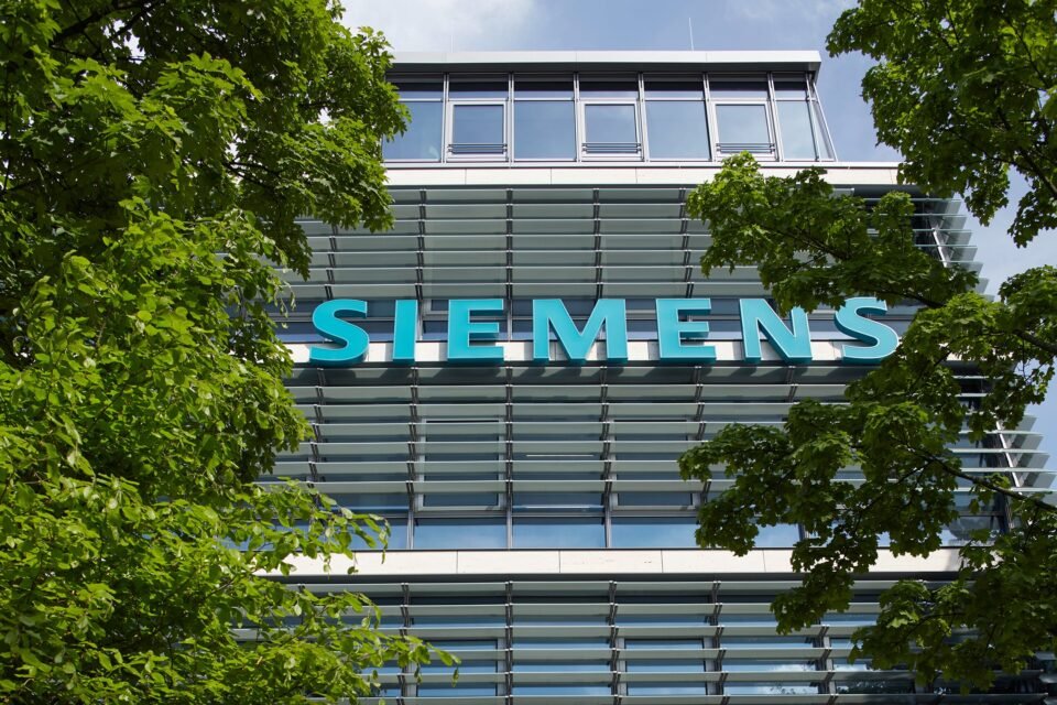 Siemens confirma perspetivas anuais com resultados robustos no terceiro trimestre