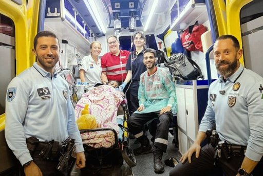 Nascimento insólito em Coimbra: Bebé nasce no hall de entrada de um prédio