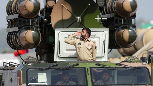 Pakistán y Arabia Saudita Firman Pacto de Defensa con Cobertura Nuclear