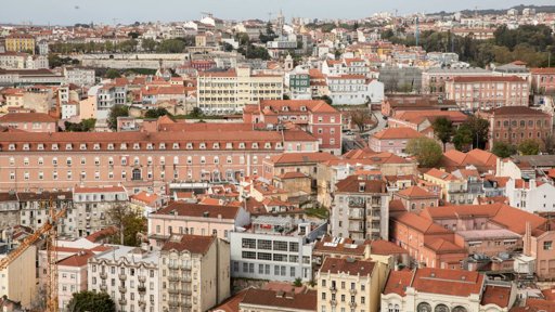 Comissão Europeia anuncia plano para habitação acessível e reconhece desafios em Portugal
