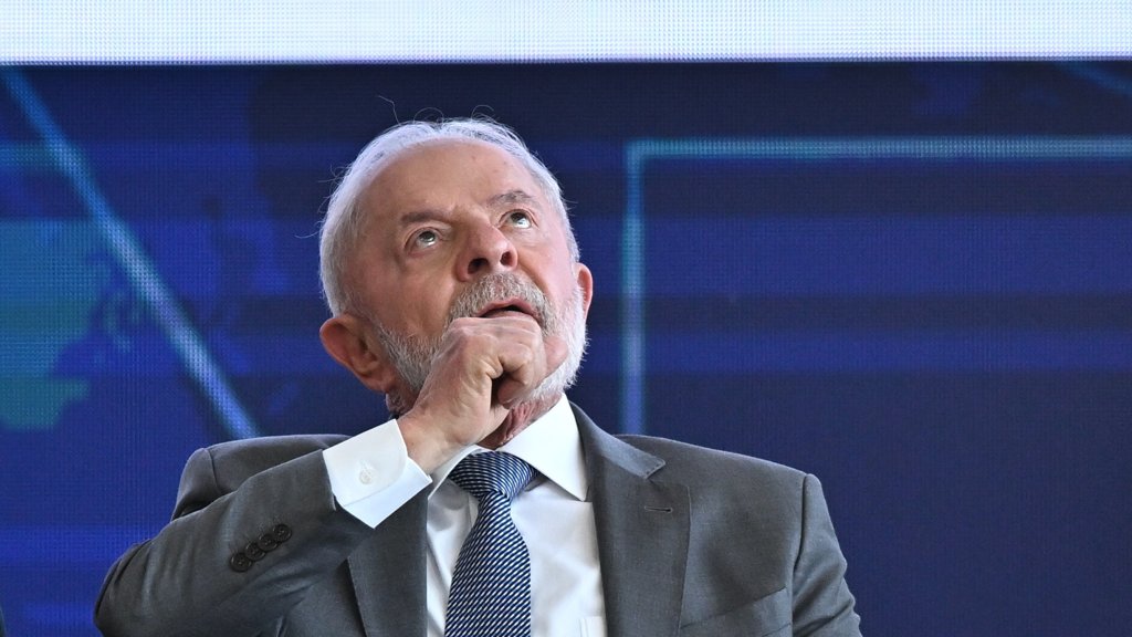 Conflito Diplomático com o Brasil Devido a Tarifas e ao Caso Bolsonaro