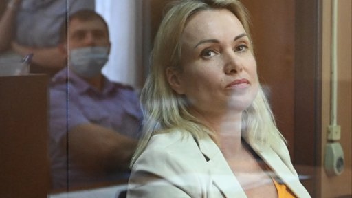 Jornalista do Protesto Antiguerra na TV Russa Declarada "Agente Estrangeiro"