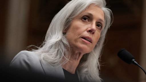 Crise no CDC após demissão da diretora e mudanças na política de vacinação